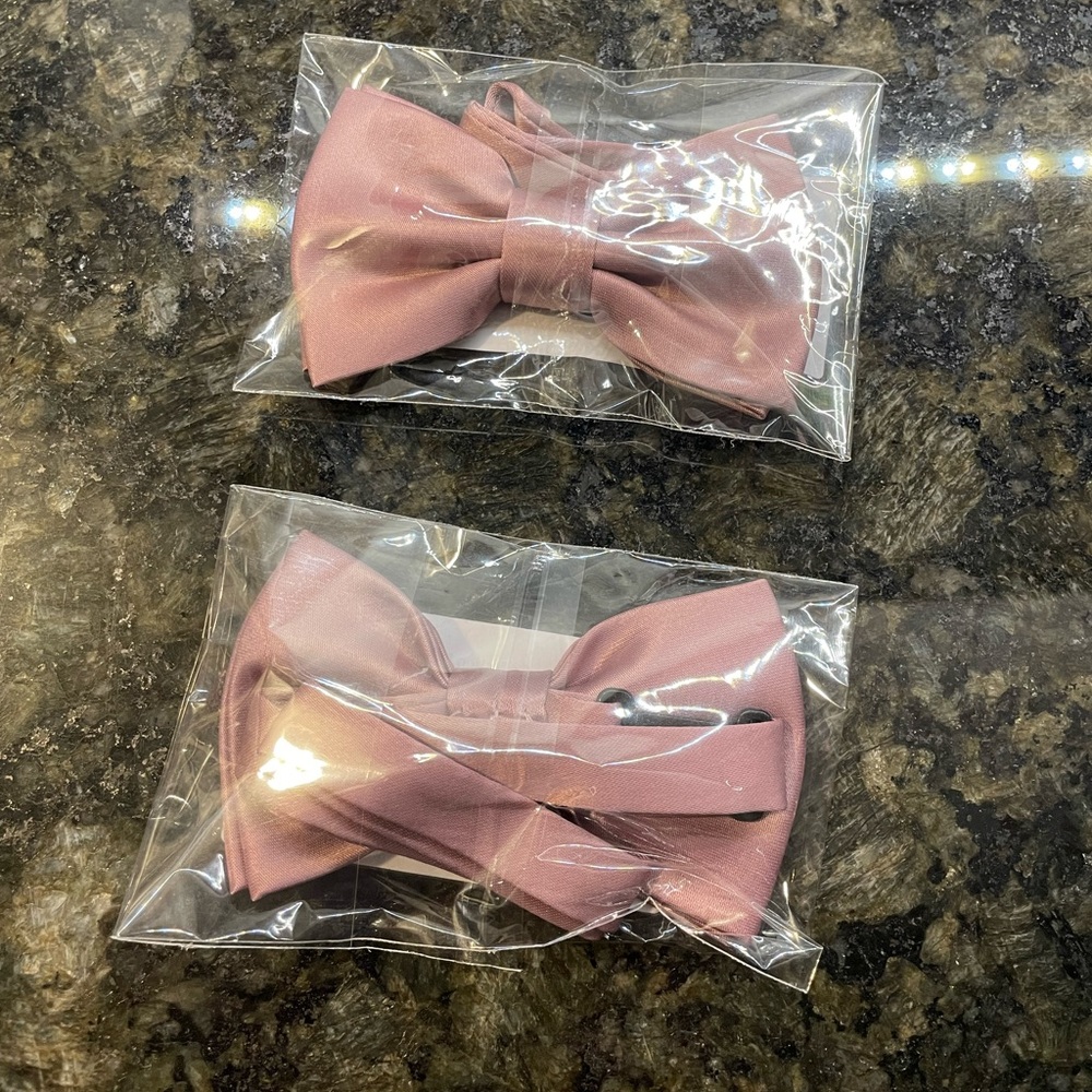Azazie Vintage Mauve Boys Bow Ties